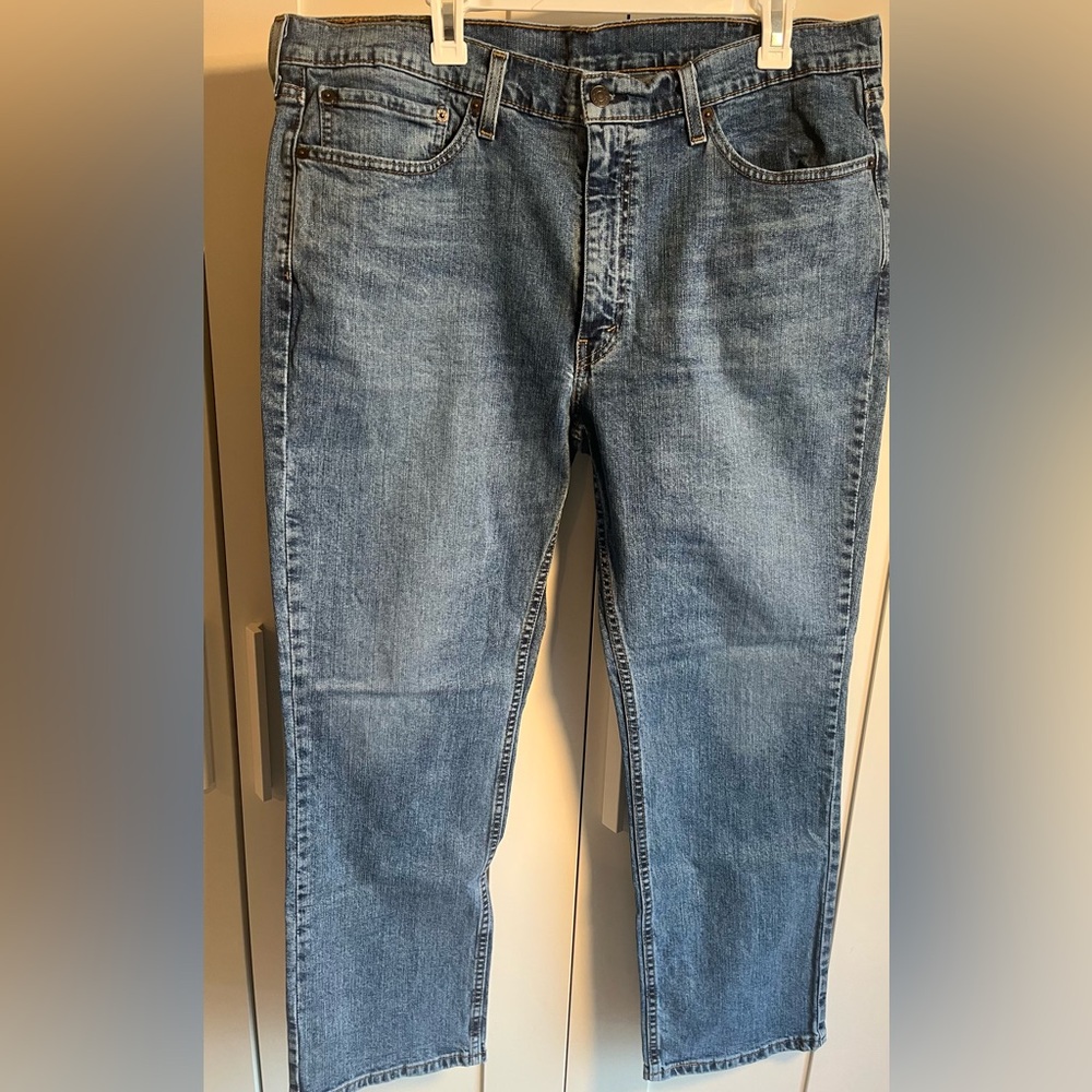 Levi’s 514 Straight leg medium wash jeans